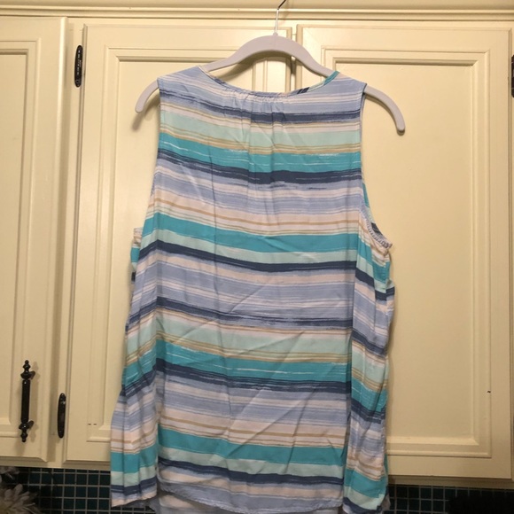 Top - Picture 3 of 3